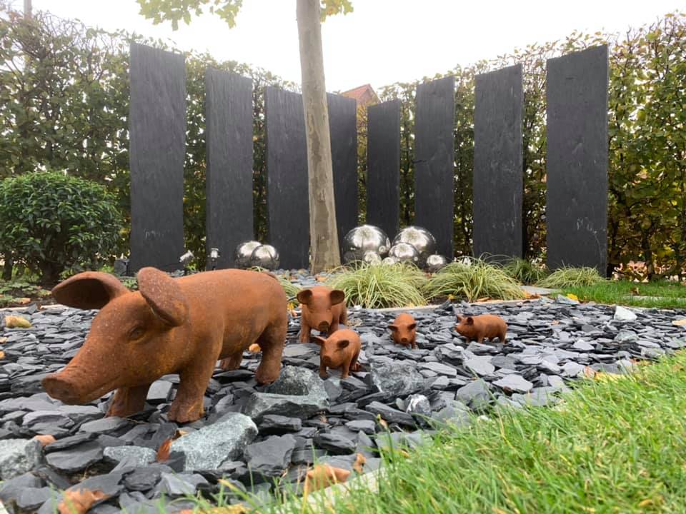 Gestalteter Gartenweg in Hannover